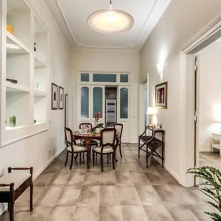 Nest House Prati 아파트 *
