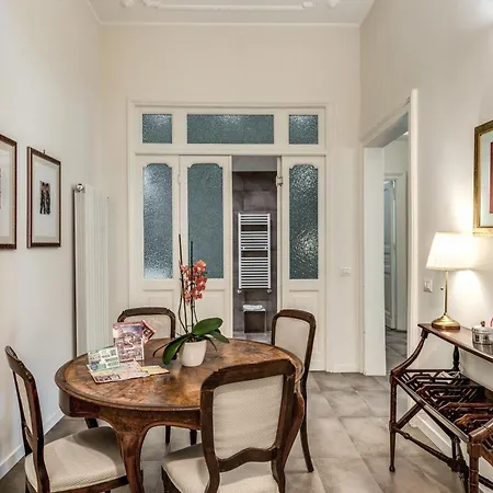 Nest House Prati 아파트 *