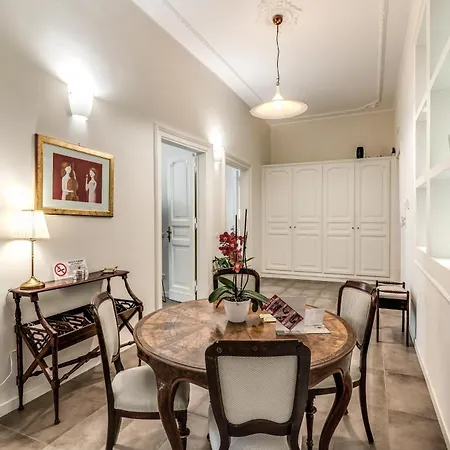 Nest House Prati 아파트 *